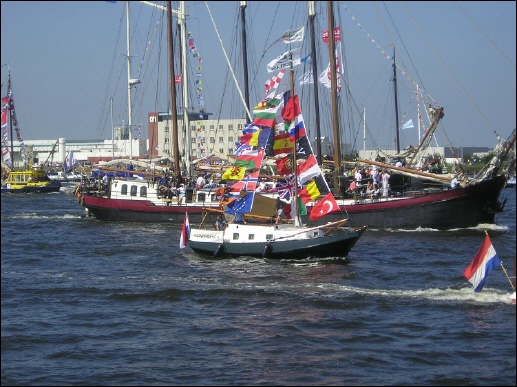 Vlaggenkoning tijdens Sail 2005